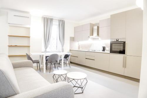 Monforte Premium Apartment - Steps from San Babila