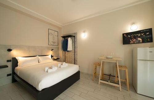 Monolocale X 2 con balcone e cucina - Famagosta