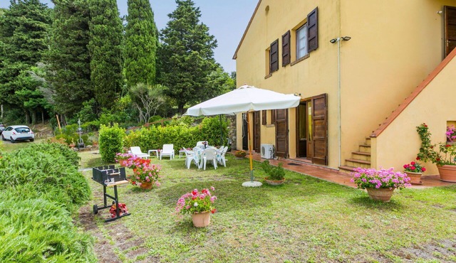 Nice apartment for 7 guests with A/C, WIFI, pool, TV, patio, pets allowed and panoramic view