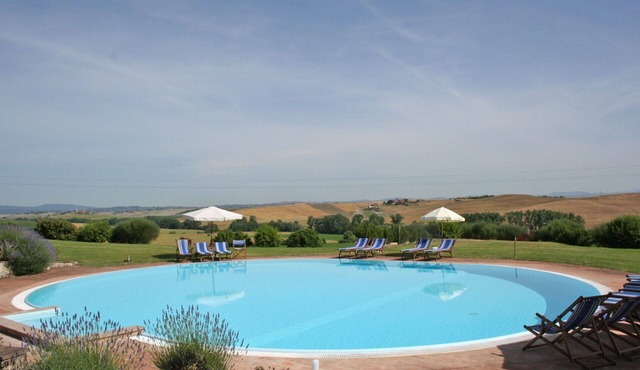 Nice apartment for 5 people with pool, WIFI and panoramic view, close to Siena