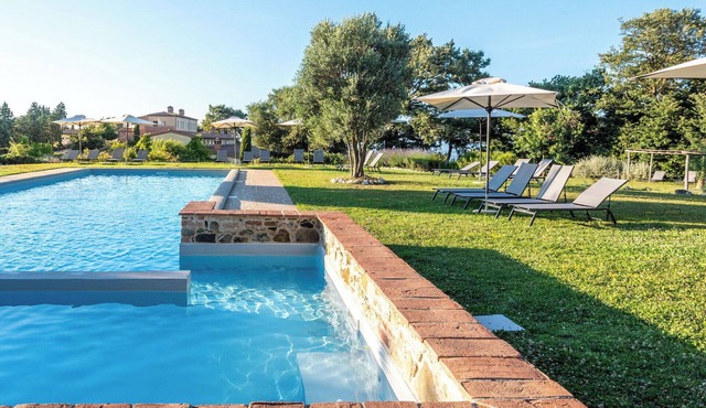 Nice apartment with pool, WIFI, A/C, TV, terrace and pets allowed, close to Montepulciano