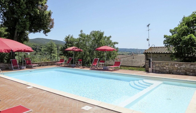 Nice apartment for 4 people with WIFI, pool, TV, patio and pets allowed