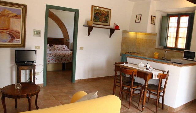 Nice apartment in Guasticce with pool