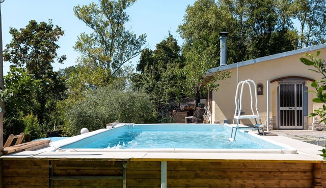 Nice apartment in villa with pool, WIFI, TV, pets allowed and panoramic view, close to Urbino