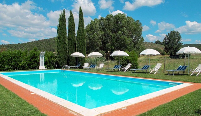 Nice apartment for 4 people with WIFI, pool, TV and patio