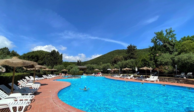 Nice apartment for 6 guests with WIFI, A/C, pool, TV and terrace