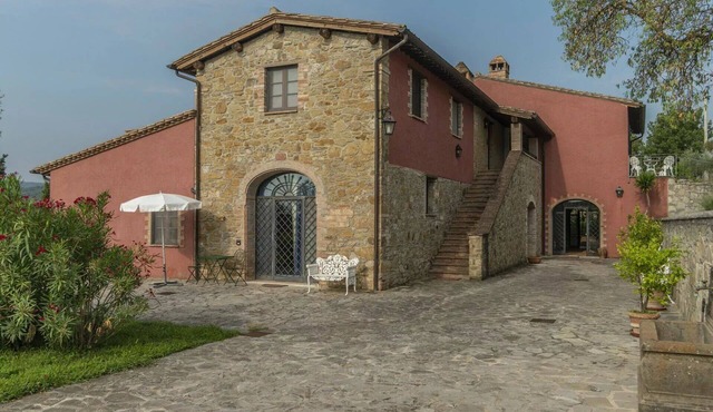 Nice room for 2 guests with WIFI, A/C, pool, TV, veranda and pets allowed, close to Perugia