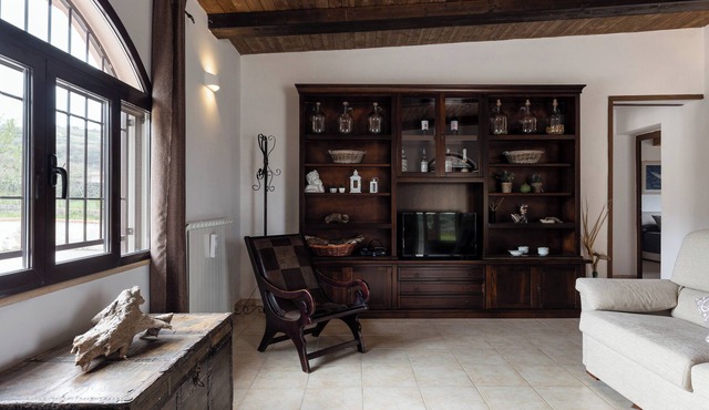 Olive tree cottage, with private parking