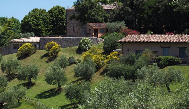 Olmo, bright apartment in a farmhouse 10 minutes driving from Perugia downtown