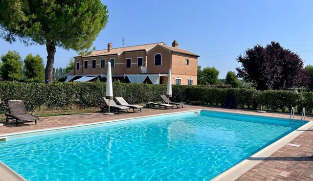 P079 - Porto Recanati, two-room apartment with courtyard in a residence with pool.