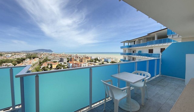 P097 - Porto Recanati, three-room apartment with panoramic terrace and sea view