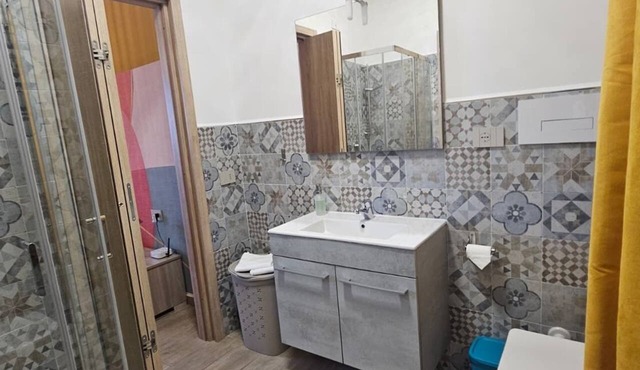 Pescara Seaside Cottage. Waterfront apartment for vacation rental.