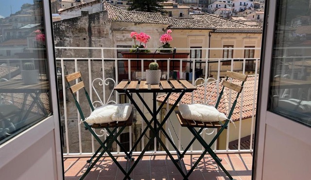 Pizzo Central House