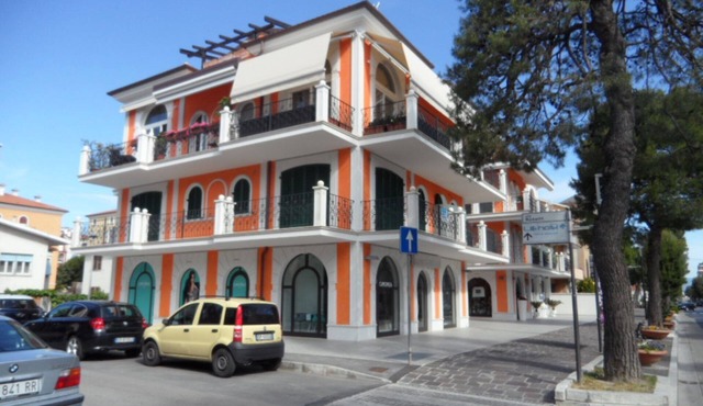 Prestigious two bedroom apartment 70 m from the sea