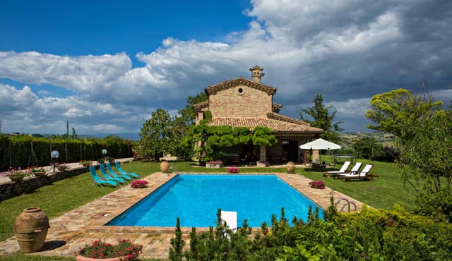 Private Villa with WIFI, private pool, A/C, TV, terrace, panoramic view, close to Porto Recanati