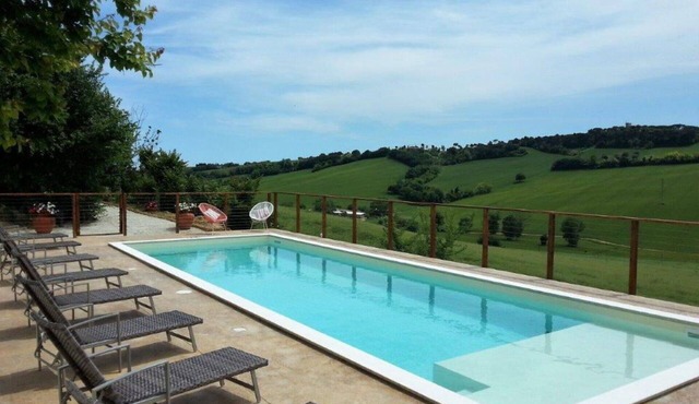 Private Villa with A/C, private pool, WIFI, TV, panoramic view, parking, close to Porto Recanati