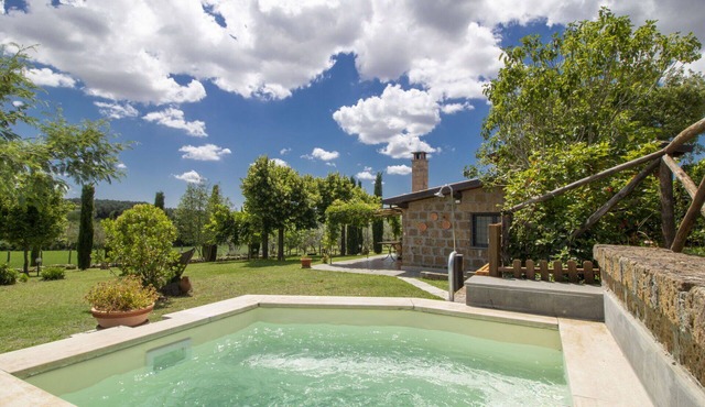 Private Villa with A/C, private pool, hot tub, WIFI, TV, terrace, pets allowed, panoramic view