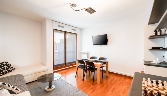 Quiet Home with Terrace - 20 min from Milan Duomo