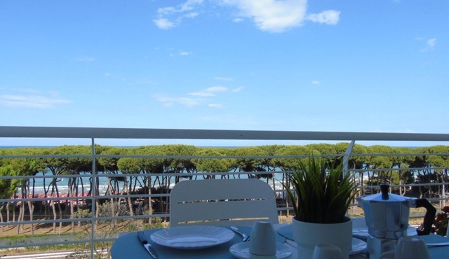 Residence Prestige is born right in the heart of the city of Pineto, a few steps from the beach and the main street. Interno 5, on the fifth floor accessible by lift, is a two-room apartment composed by a living room with a kitchen with dishes, crockery,