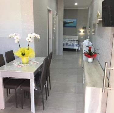 RICCIARDELLI HOLIDAY HOMES in paese di fronte al Mare