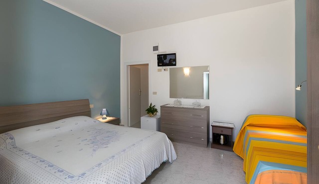 Room 'Agriturismo Case Nuove - Camera Ste' with Shared Pool, Wi-Fi and Air Conditioning