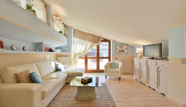 Rosciola Apartment with terrace swimming pool and private parking