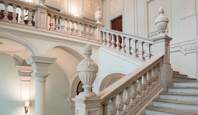 Royal Palace Luxury Suites & Hotel