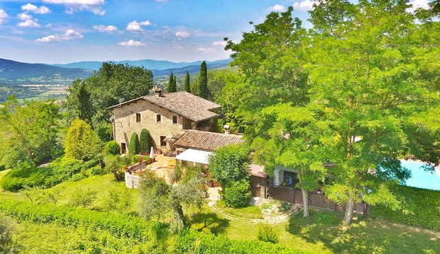 San Nicolò, private house and pool. Free wifi, stunning views of Niccone Valley.
