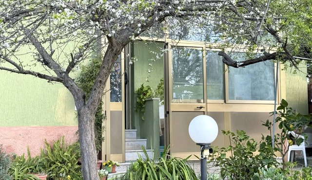 SE162 - Marotta, comfortable three-room apartment with garden and parking space
