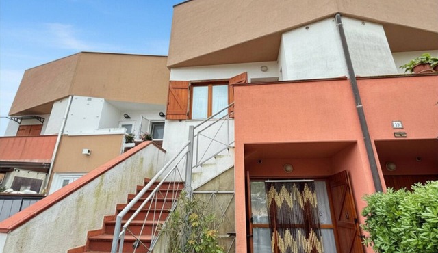 SE249 – Montemarciano, spacious three-room apartment near the sea