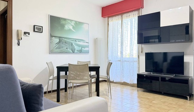 SE279 - Marotta, three-room apartment just steps from the beach, with parking space.