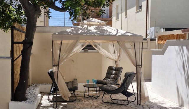 SE284 - Senigallia, newly renovated two-bedroom apartment just 50 meters from the sea