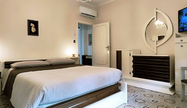 Seaside House Paestum (room & kitchen)