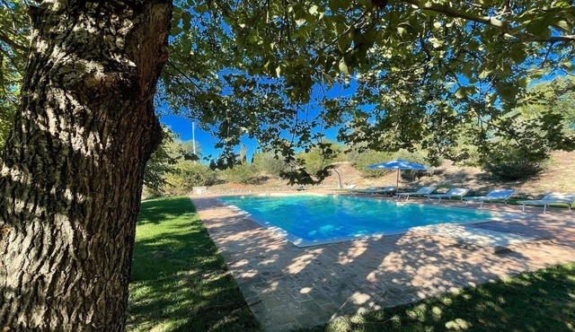 Sleeps 10. Pool, grounds, villa, veranda, child play area - all beautiful. Wifi