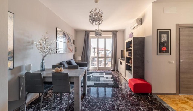 Spacious apartment 4 min to the beach