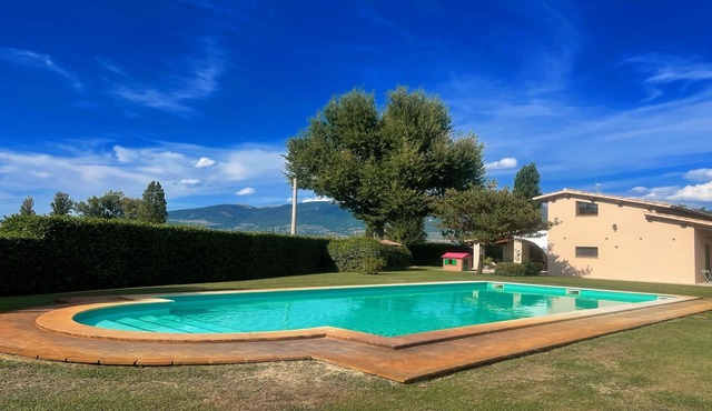 Spello By The Pool - Sleeps 11 - Large pool and amenities in Italy - air con !