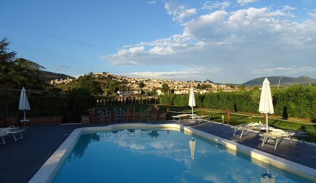 Spello Salvia apartment in holiday home with park and swimming pool