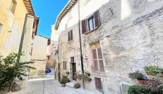 Spoleto central detached villa- car unnecessary - wifi - sleeps 10