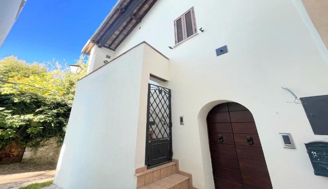Spoleto storico spacious city house - car unnecessary - wifi - sleeps 10