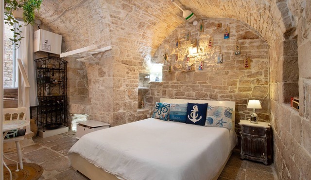 Studio 'La Cantina' with Wi-Fi and Air Conditioning