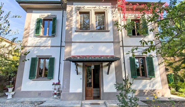 Stunning private villa for 11 people with private pool, WIFI, hot tub, TV, patio and pets allowed