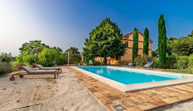Stunning private villa for 12 people with private pool, WIFI, TV and panoramic view