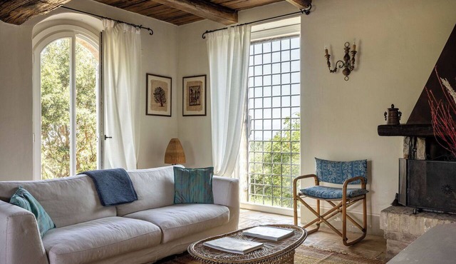 Stunning villa with WIFI, TV, patio, pets allowed and panoramic view, close to Spoleto
