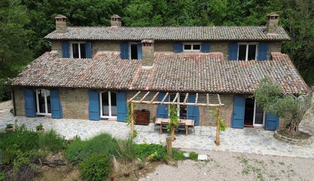 Sussurro in Montagna - Luxury Tuscan Retreat with Heated Pool Near Cortona!