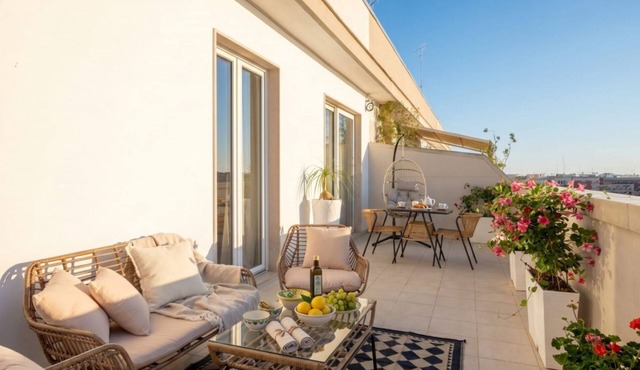 Terrace Penthouse Gargasole SX – Elegant 7th-Floor Retreat with Terrace in Bari
