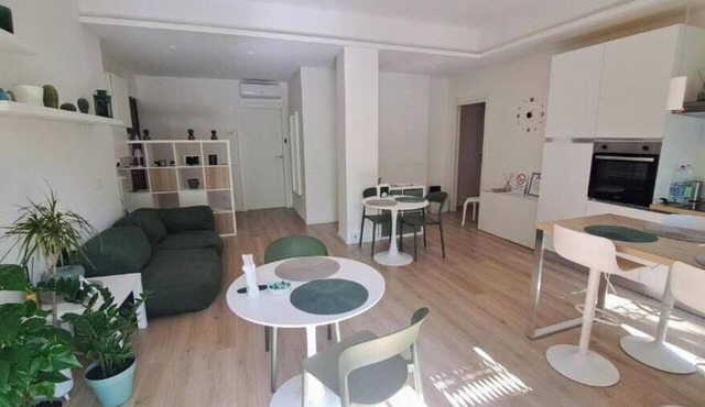 THE BALCONY IN THE PARK – Elegant Deluxe 4-Bedroom Apartment