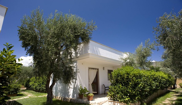 Torre Simone villa with swimming pool, private beach and tennis
