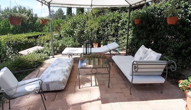 Two-room apartment in Vestricciano Genna with private garden
