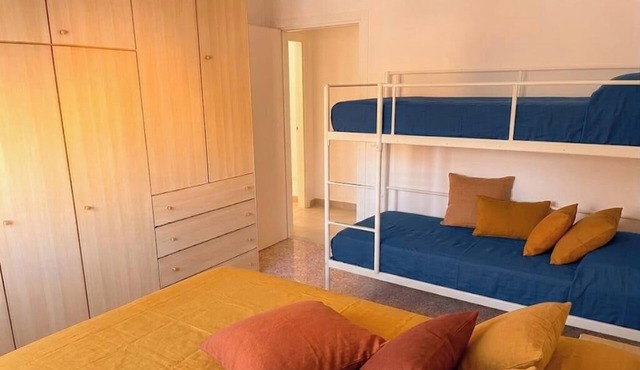 Two-room apartment less than 100m from the sea and town center, ideal for families