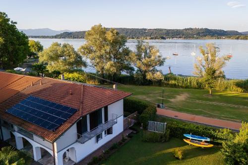 Un Occhio Sul Lago
